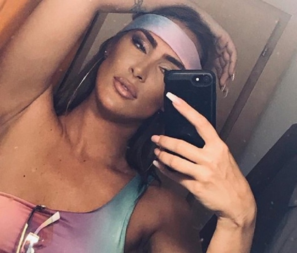 Pevačica objavila izazovnu fotografiju, ovaj potez niko nije očekivao od nje! (FOTO)