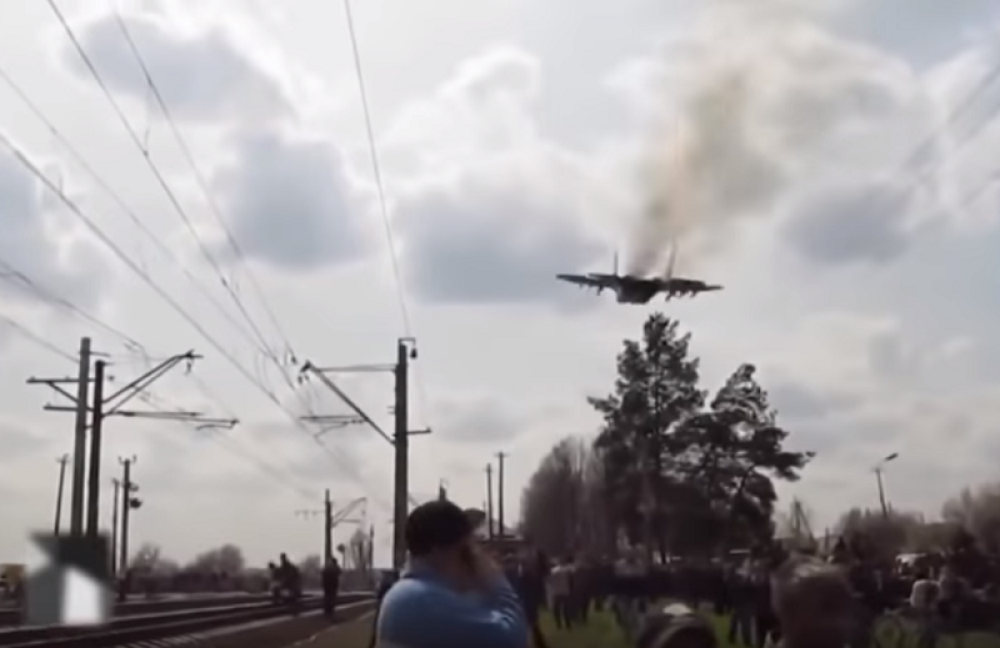 Pilot završio na najopasnijem mogućem terenu! Drugog uspeli da pronađu! Ljudi bežali glavom bez obzira! (FOTO)