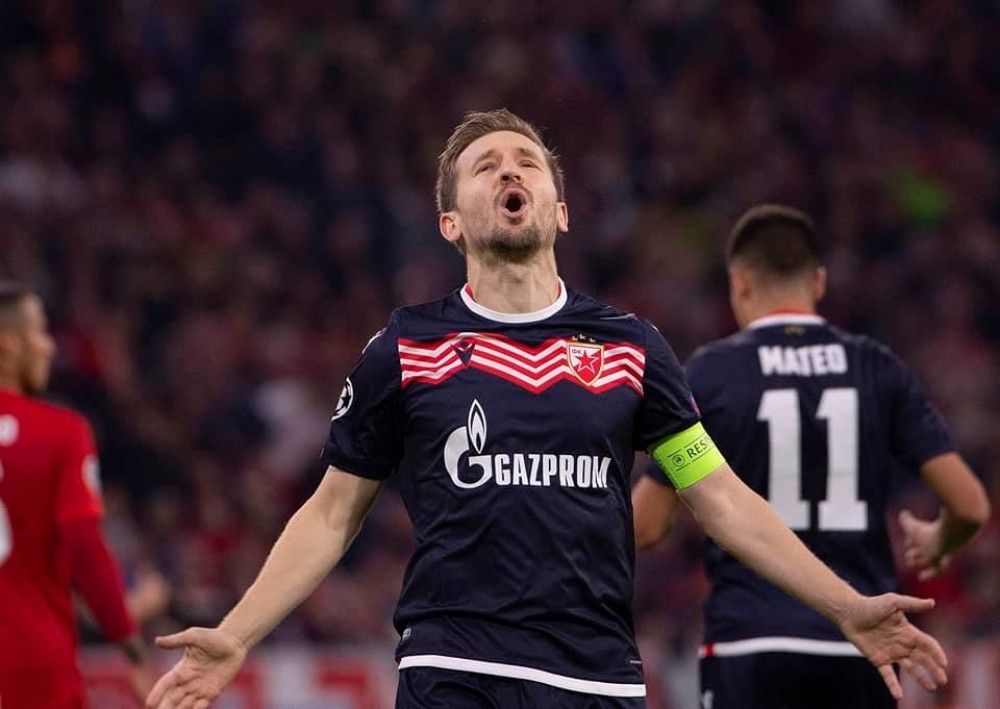 Marko Marin se pojavio na prvom treningu novog kluba pa odmah dobio batine od svojih budućih saigrača! (VIDEO)