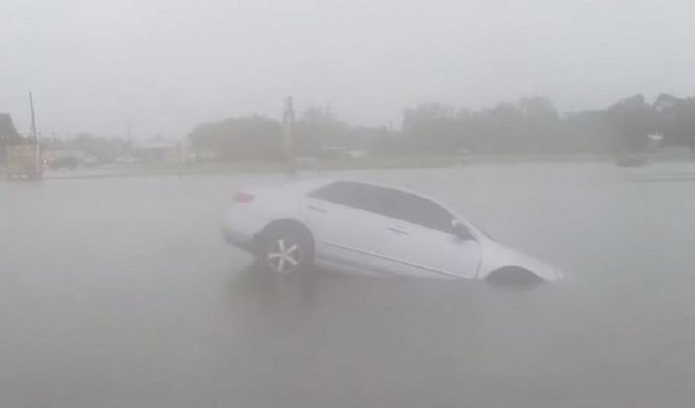 Stravična oluja napravila opštu katastrofu, evakuisano više od 1.000 ljudi! (VIDEO)