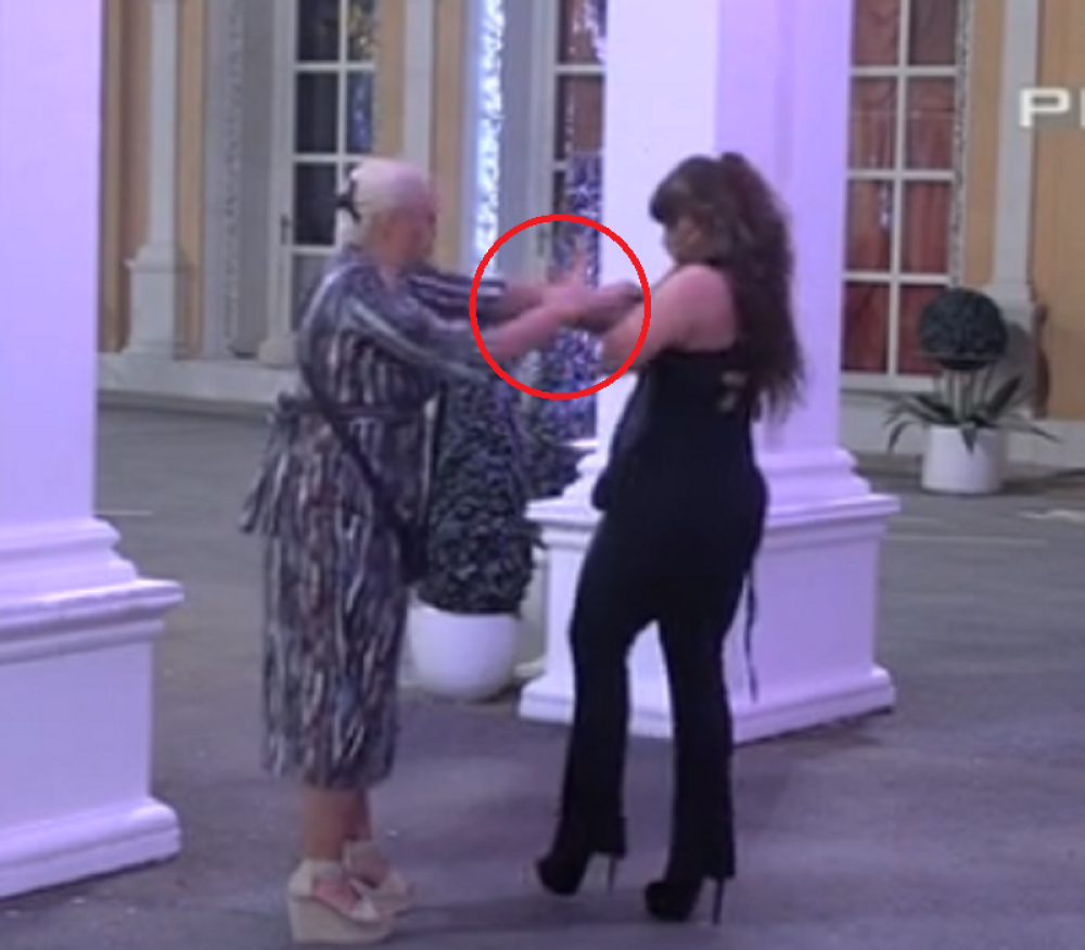 Miljani ispale gole grudi, a onda joj Marija napravila lom! Čupala joj i vukla majicu, ukućani zanemeli! (VIDEO)