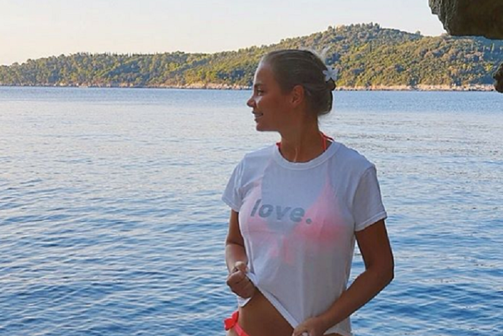 Društvene mreže se zapalile ovom HOT fotkom čuvene teniserke! U gaćicama i mokroj majici uputila poruku HRVATIMA! (FOTO)