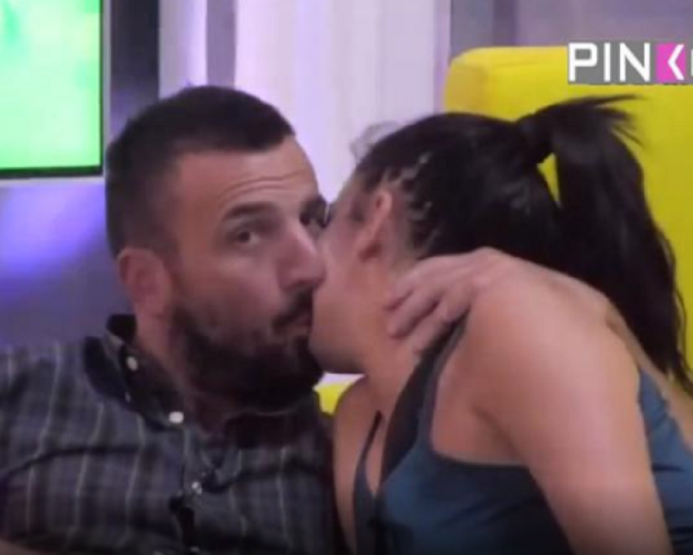 Tomović se ljubio strasno sa Minom Vrbaški! Pljuštali poljupci do ranih jutarnjih sati!