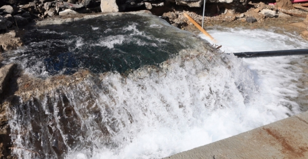 Kiša ne pada, ali voda lipti na sve strane! Alo.rs na licu mesta, zabeležen neverovatan prizor! (FOTO)