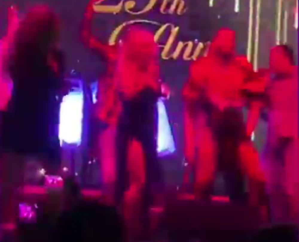 Bivši zadrugar se popeo na binu i skinuo gaće pred Gocom Tržan! (FOTO)