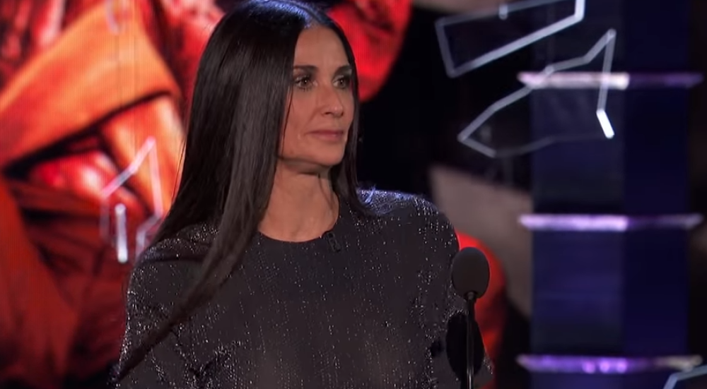 Glumica otkrila jezive detalje svog detinjstva! Majka joj se predozirala, rukama joj čupala tablete iz grla!