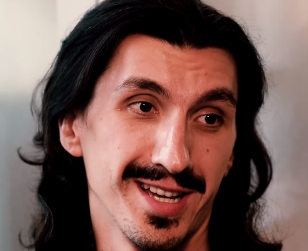 Ljudi na ulicama prilazili da se fotografišu sa njim, zatim nastao totalni HAOS kad su shvatili o kome se radi! (VIDEO)