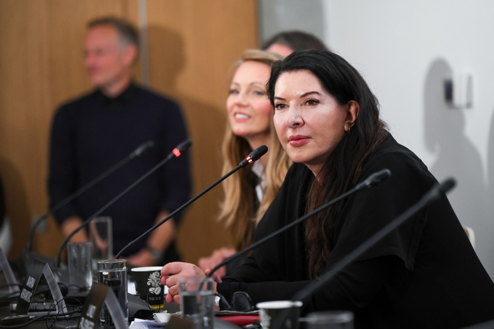 Marina Abramović savetuje: "Gledajte u cveće da biste se lišili straha od koronavirusa!"