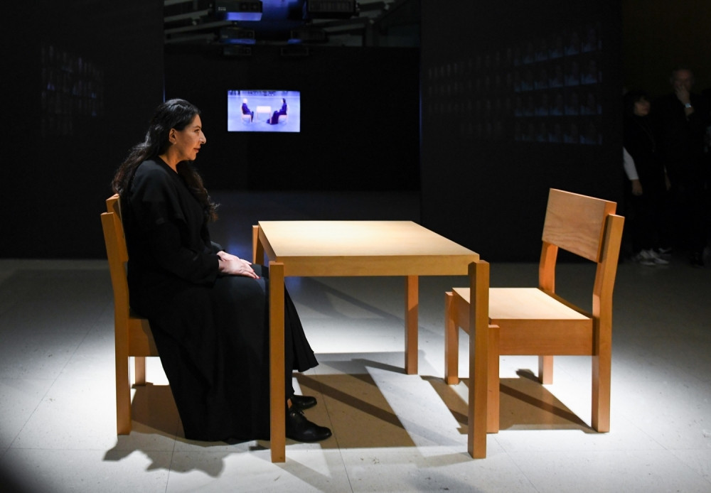 Jedna od najmoćnijih žena Srbije povezana sa satanizmom, veštičarenjem i teorijama zavere! (VIDEO)