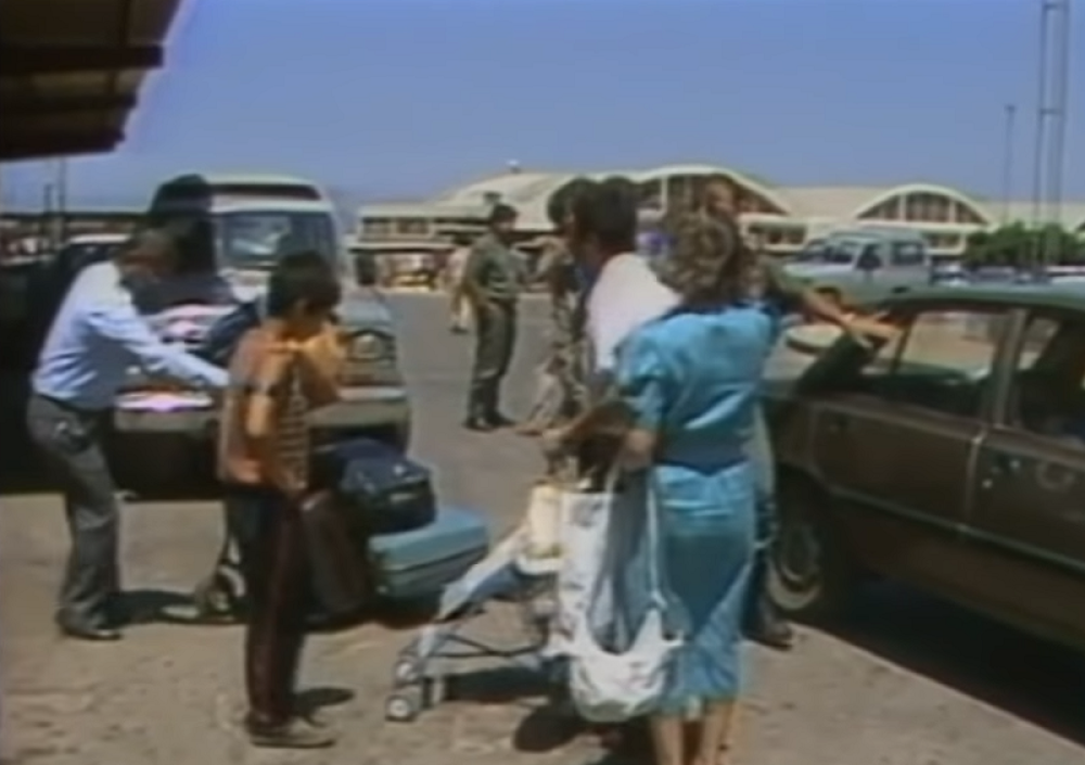 Oteo putnički avion, tukao putnike 17 dana, saučesnici isprebijali vojnika na smrt i izbacili ga na pistu! (VIDEO)