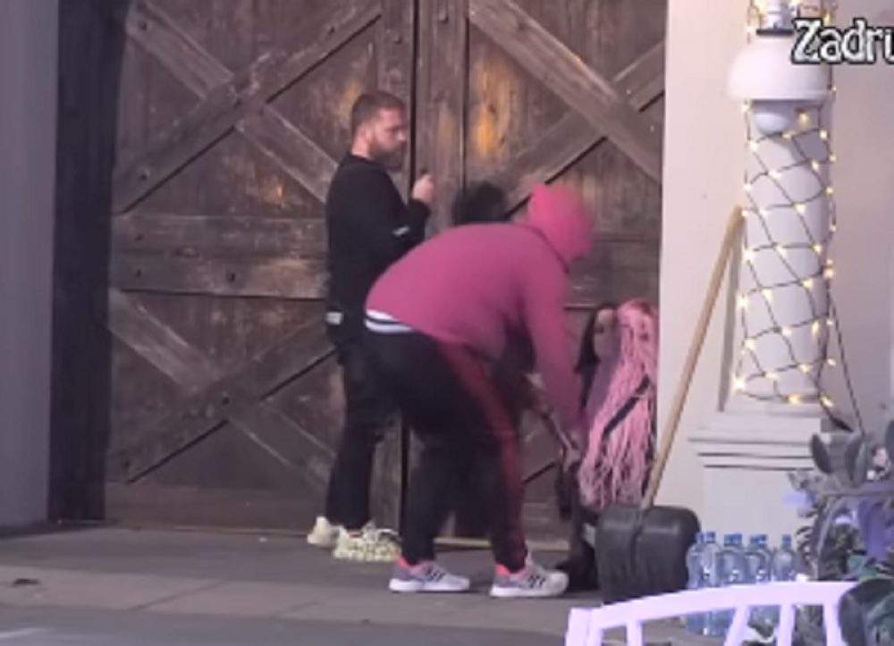 Jelena Krunić isred kapije! Zapomaže i jeca, guši se u suzama! Ukućani je mole da to ne radi!