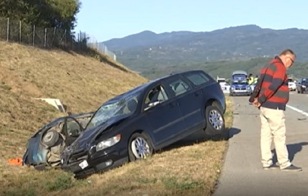 Golf na krovu, šoferšajbna razbijena u paramparčad! Ono što se saznalo o namerama putnika iz drugog auta tek je žalosno (FOTO)