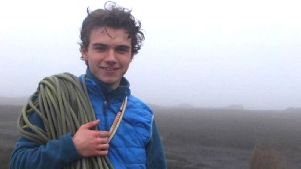 Mladić (18) otišao sa devojkom u restoran, a onda pao mrtav! Zatim je otkriveno šta je pošlo po zlu (FOTO)