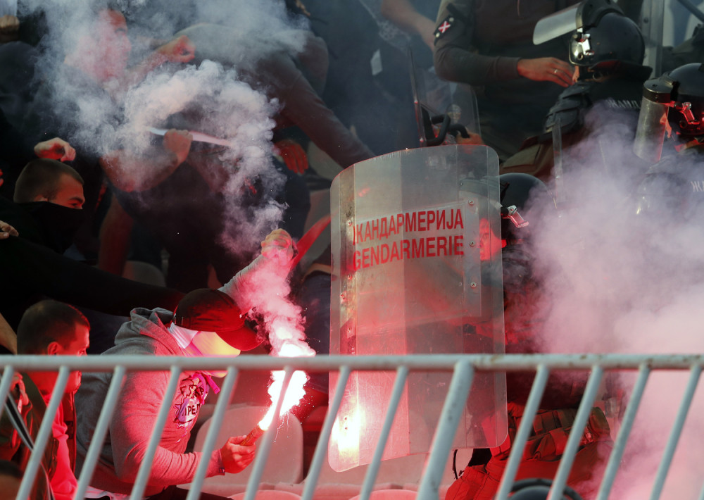 Žestok sukob navijačkih grupa na Dorćolu (VIDEO)