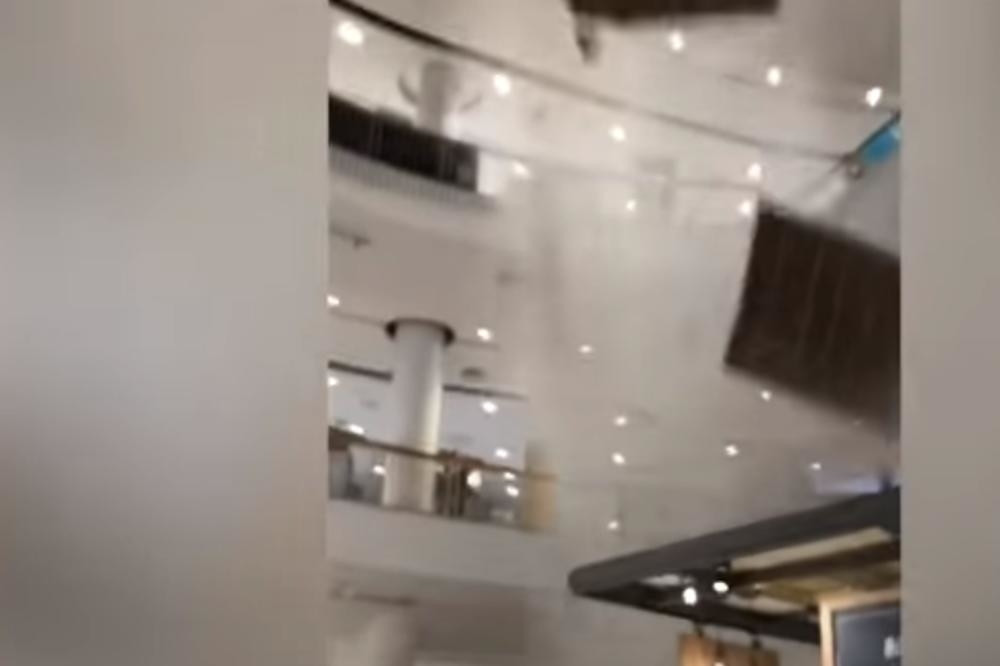 Srušio se krov poznatog tržnog centra, ljudi bežali da spasu žive glave! (VIDEO)
