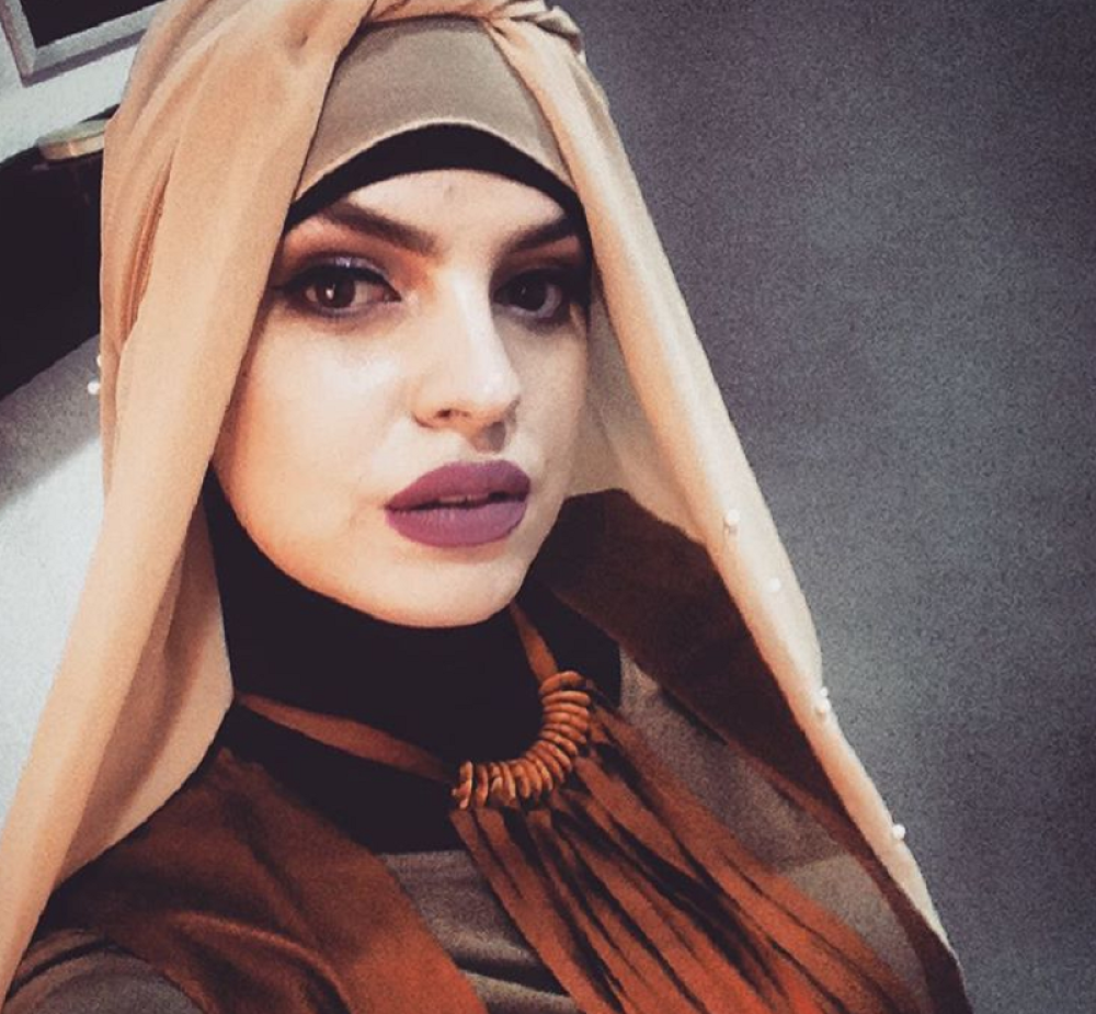 Zbog skandala je naš pevač odlučio da je ostavi! A onda je njegova bivša razvila jak biznis! (FOTO)