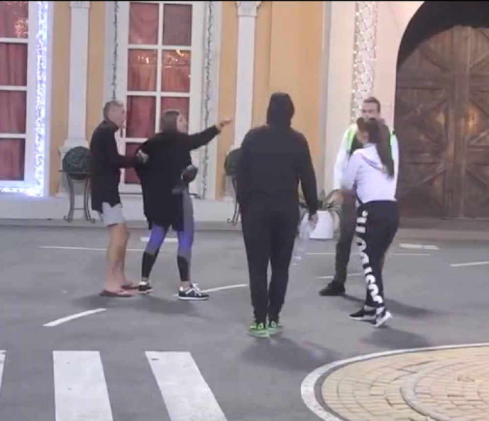 Dalila digla Zadrugu na noge nakon što ju je Miljana udarila! Krenula prema kapiji, svi za njom! (FOTO)