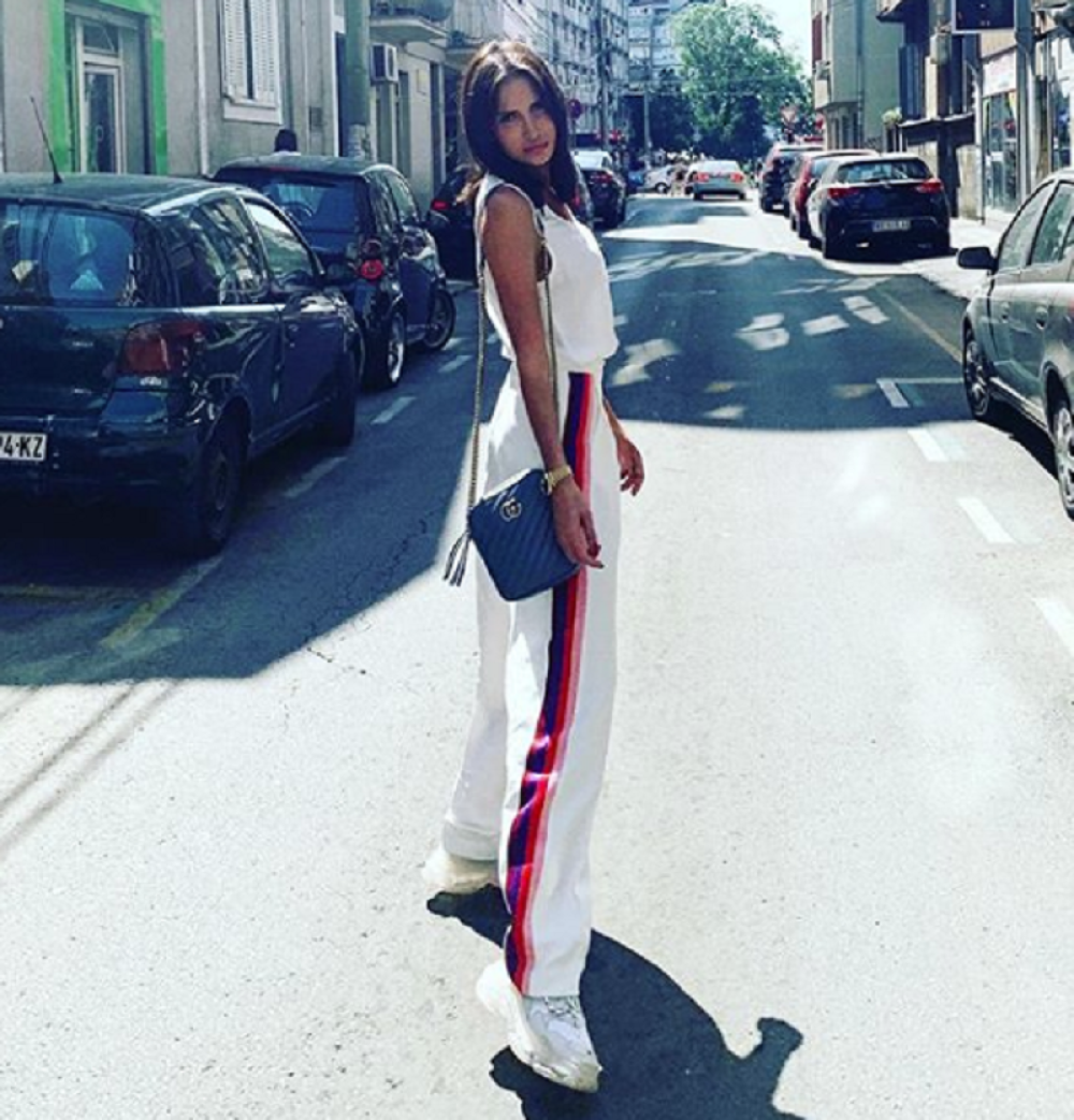 Poznate dame u Srbiji rado prate ovaj trend, sve ga nose, iako je proglašen za ubedljivo najružniji!