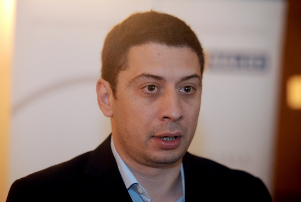 Zastrašivanje je cilj okupljanja SzS-a ispred Vesićevog stana