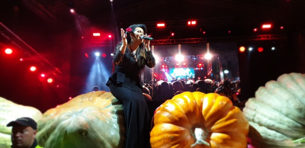 Dragana zatvorila letnju turneju spektaklom u Kikindi