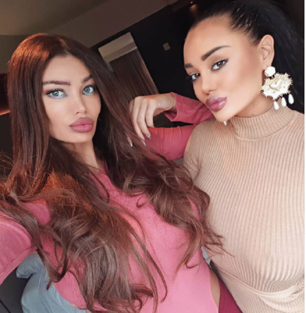 Soraja I Ana pokazale gole grudi, pratioci u šoku, ne znaju gde pre da gledaju , pa se pitaju samo jedno (VIDEO)