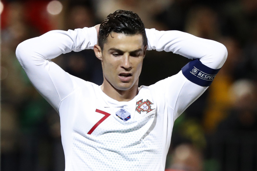 Portugalac iz senke vreba fatalnu Srpkinju, ona mu konačno odgovorila, ali Kristijanu se neće dopasti njene reči: "Ronaldo, zakasnio si!" (FOTO)