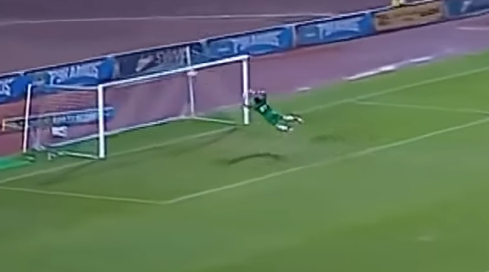 Egipatski golman na neverovatan način sačuvao mrežu (VIDEO)