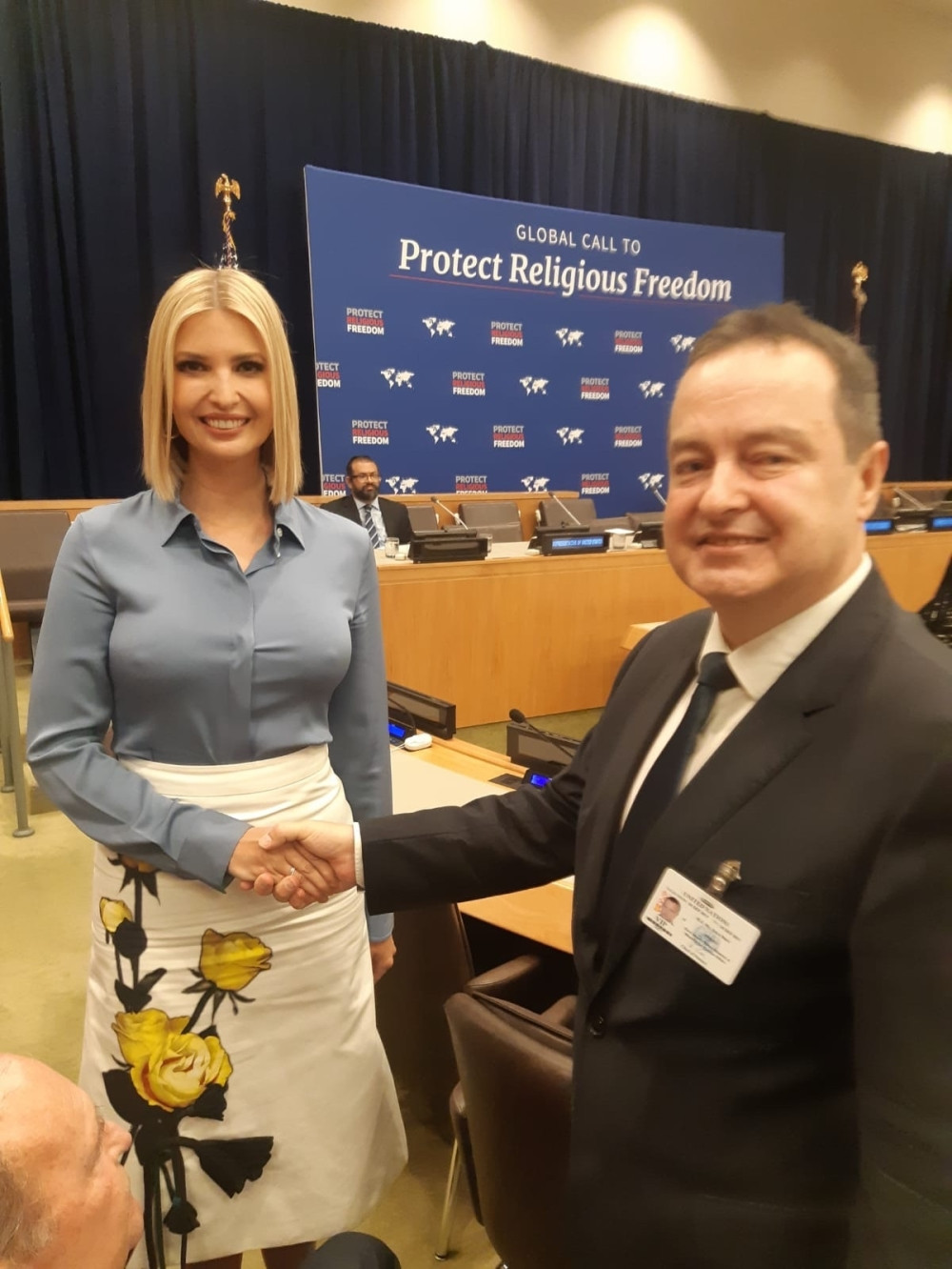 Ivanka Tramp pokazala Dačiću bradavice, Ivica se samo smeškao. Minut nakon toga uspeo da je nabedi da ode korak dalje! (FOTO)
