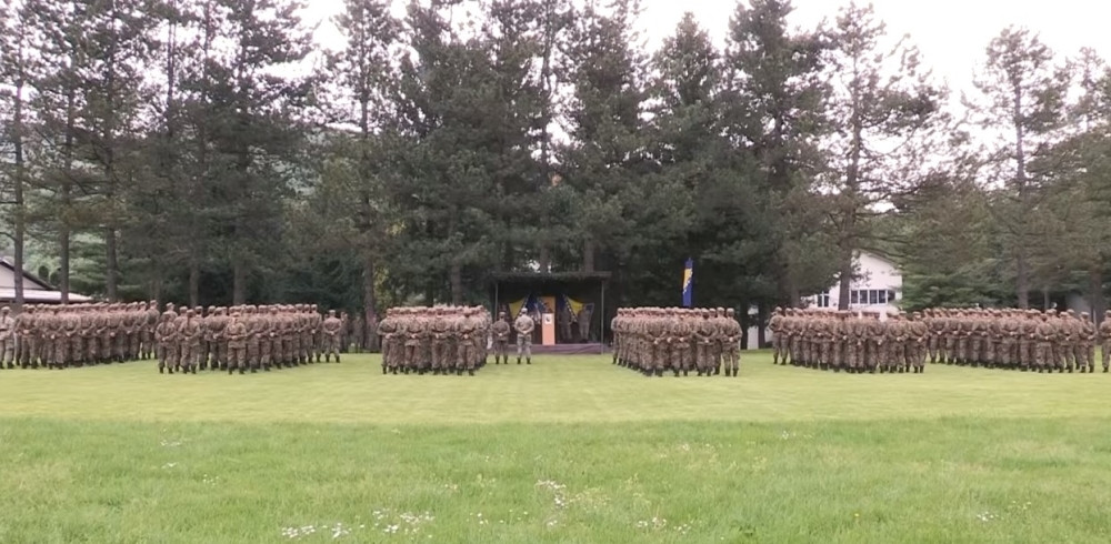 U Banjaluci "Žandarmerija RS", a na Manjači NATO pakt i Oružane snage BIH!