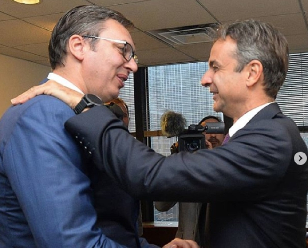 Vučić se tri puta poljubio sa Micotakisom!