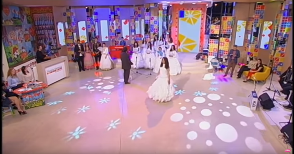 Pevača ujela pčela za krajnik, počeo da se guši! Hitna pomoć odmah reagovala!