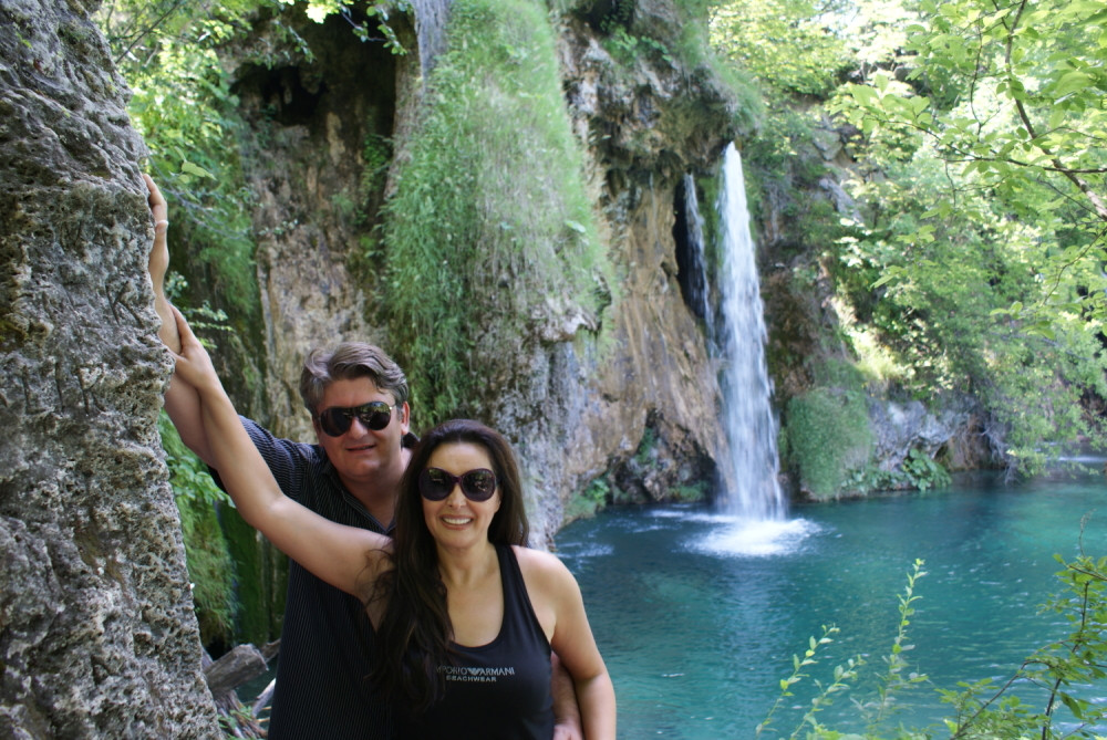 Otkrila istinu o njenom braku sa Tonijem! Evo šta joj deca zameraju i sa čim se susreće van granica naše zemlje!