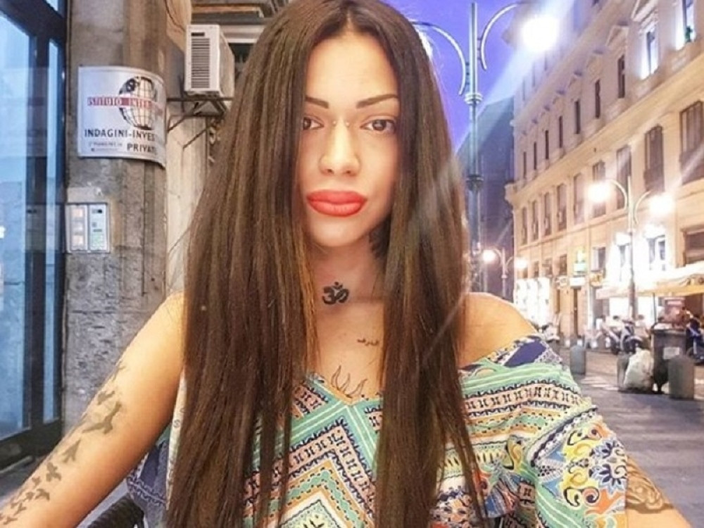 Pevačica snimila kako je gost hotela uznemirava svako jutro! (VIDEO)