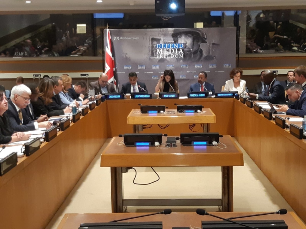 Dačić sa lepoticom svetskog glasa! Zavela je najvećeg neženju Holivuda, ali u Njujorku pozira sa srpskim šefom diplomatije (FOTO)