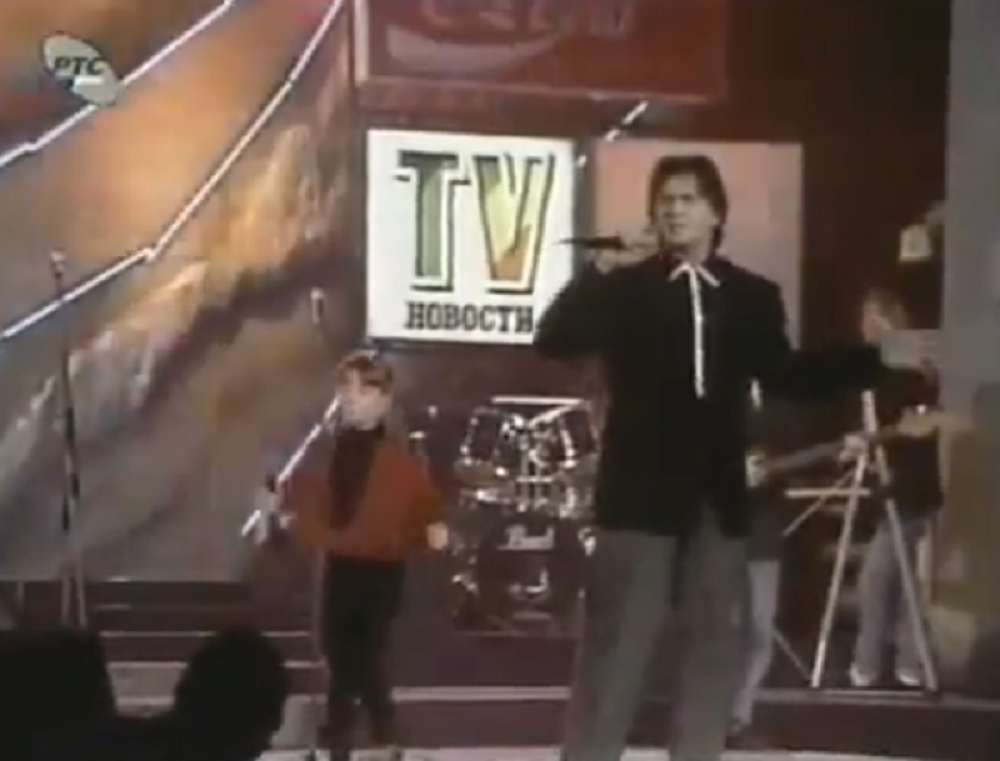 Sećate li se riđokose devojčice koja je pevala sa Čolom? Evo kako ona danas izgleda i čime se bavi (FOTO)