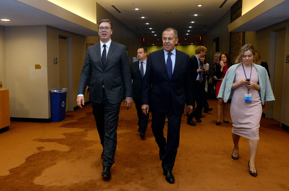 Izašao iz kancelarije i krenuo prema predsedniku Vučiću, a onda je usledio neočekivan potez - Nećemo im dozvoliti!