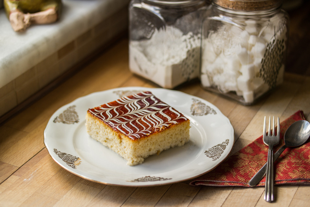 Napravite Tri leće kolač koji svi vole! Za pripremu vam ne treba puno vremena, a deca ga obožavaju!
