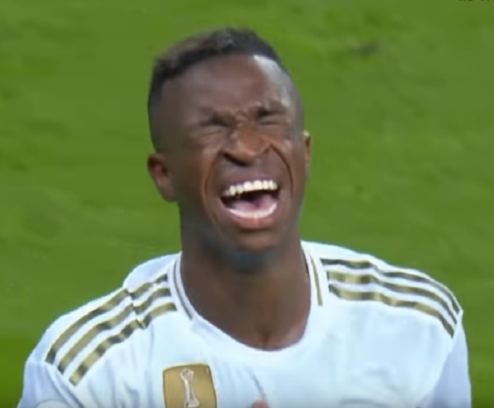 Postigao gol karijere, kleknuo na travu, a zatim BRIZNUO u plač! (VIDEO)