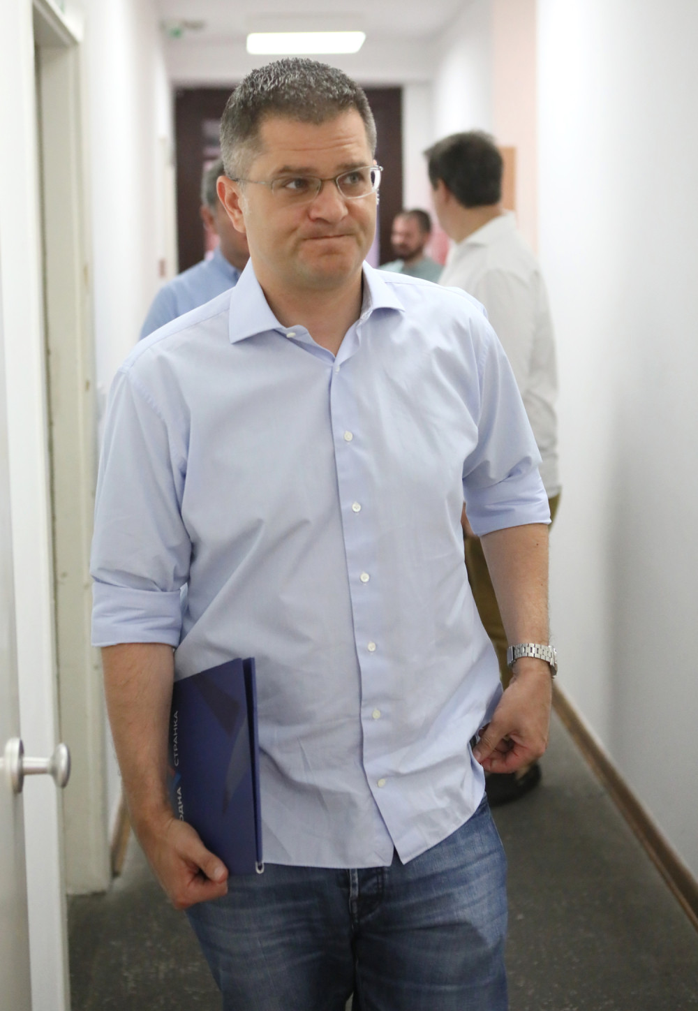 Šou Vesne Pešić na Tviteru: Posle Đilasa, sada i Jeremić dobio "packu"! (FOTO)