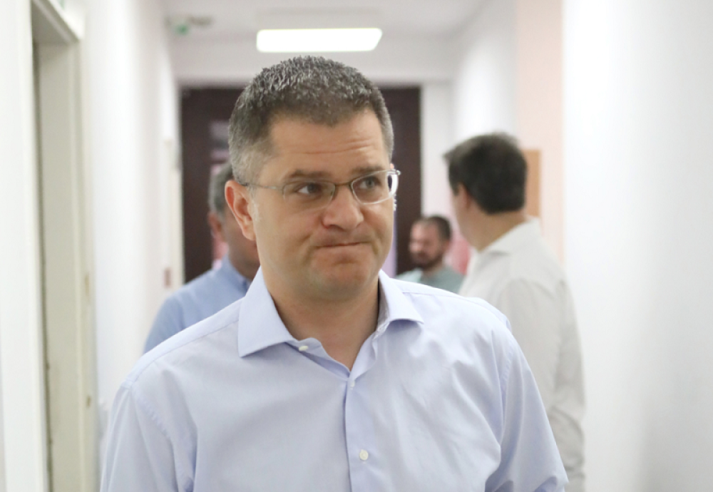 Vuk Jeremić se pošteno izblamirao, čestitao Sretenje a stavio sliku Takovskog ustanka!