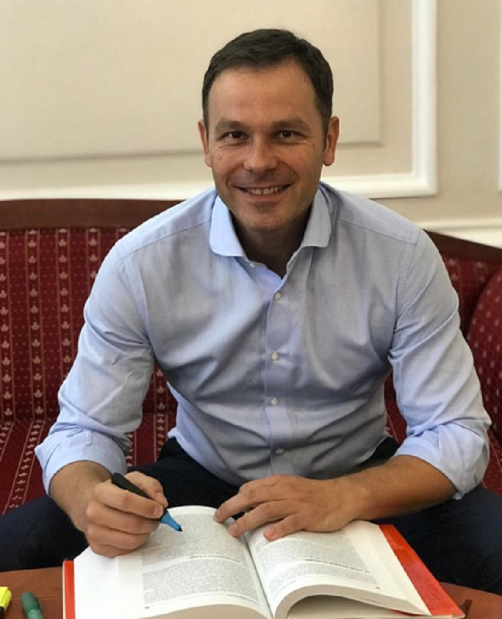 Niko ne može da uništi ono što ste decenijama stvarali! Znanje niko ne može da vam oduzme! (FOTO)