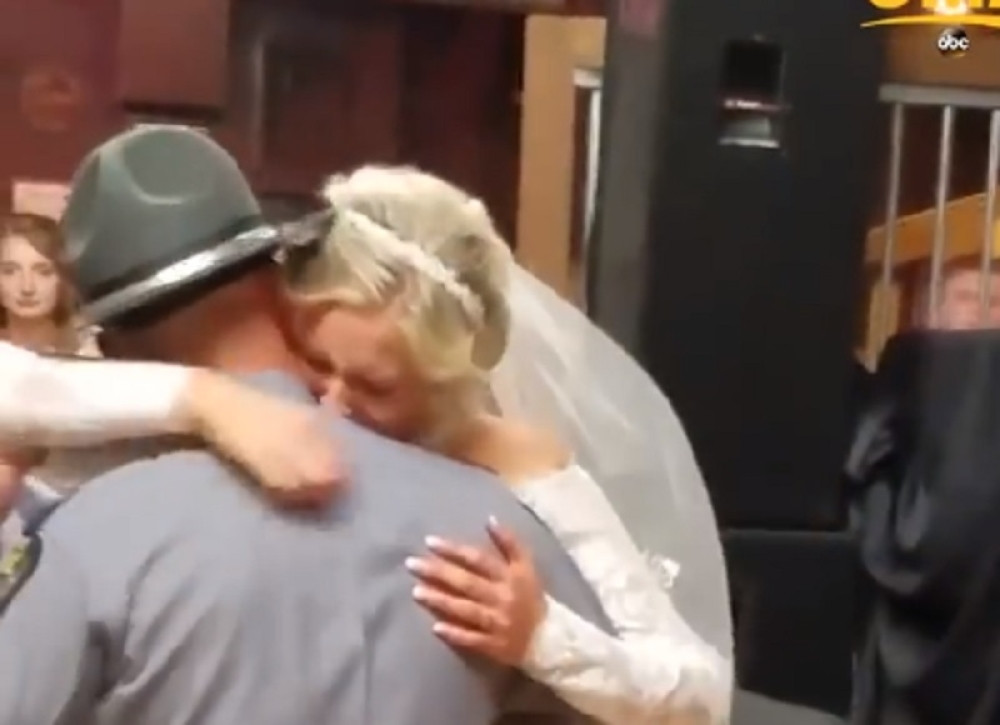 Kad je videla ko joj je prišao na dan venčanja, umalo se onesvestila od šoka! (VIDEO)