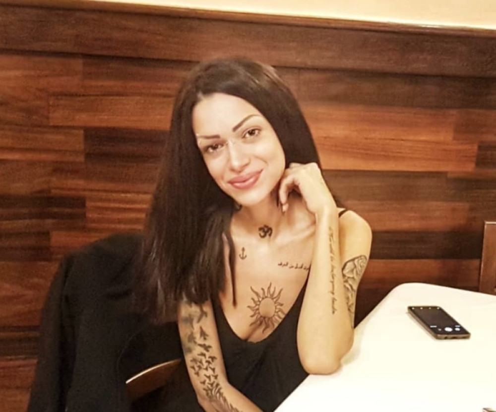 Kontroverzna pevačica Dunja Ilić sklonila muževljevo prezime