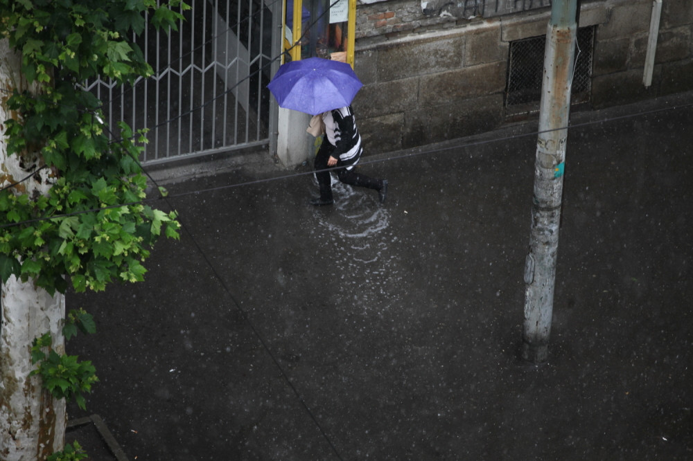 Na jednom kraju zemlje sunčano, na drugom kišno - Hoće li vam trebati jakna i kišobran?!
