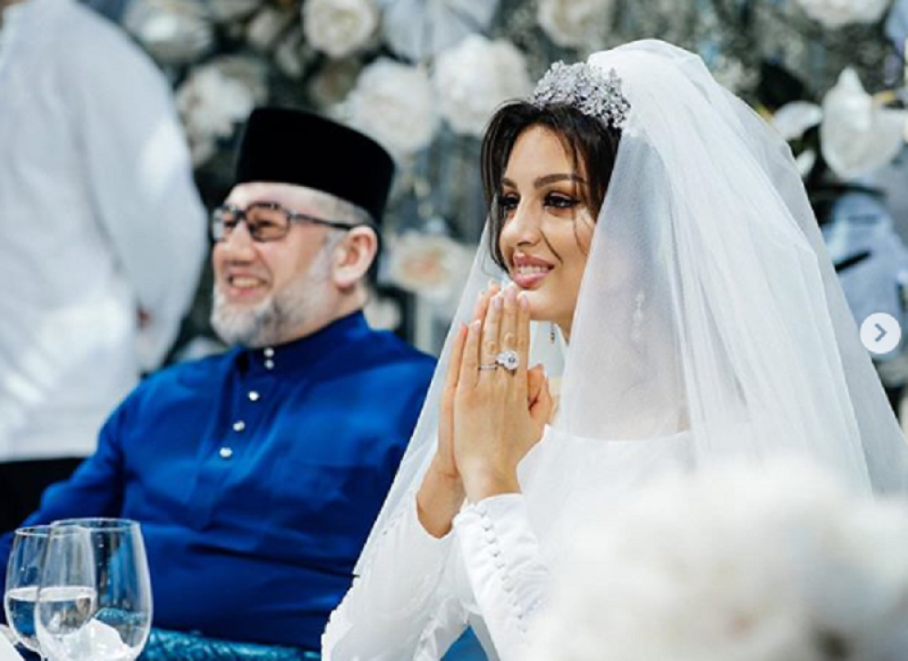 Raspad kraljevske porodice! Zbog njega promenila veru, a onda se dohvatila sa momkom u vodi, stigla joj je momentalna poruka! (VIDEO)