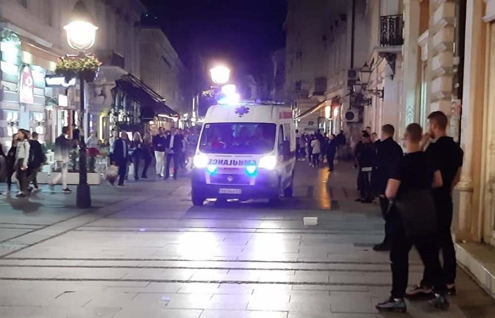 Policija u tržnom centru! Sevali noževi! (FOTO)