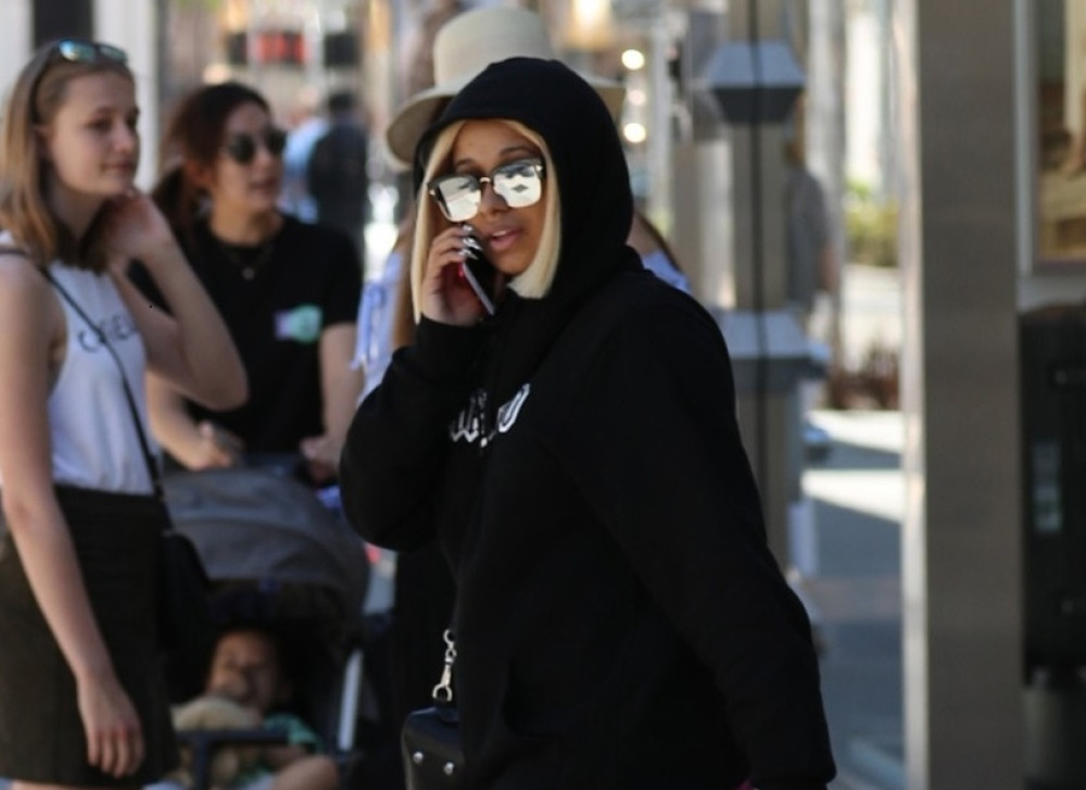 Fotograf zlostavljao poznatu pevačicu! Skandal je usledio kada se obratila uredniku časopisa