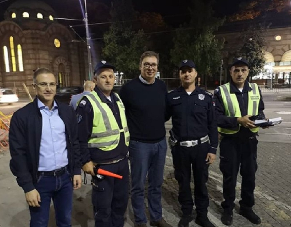 Vučić obišao noćnu patrolu saobraćajne policije (FOTO)
