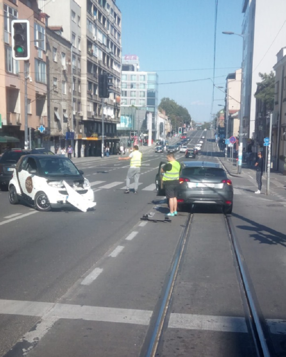 Blokiran saobraćaj! Zbog karambola na šinama ne idu tramvaji
