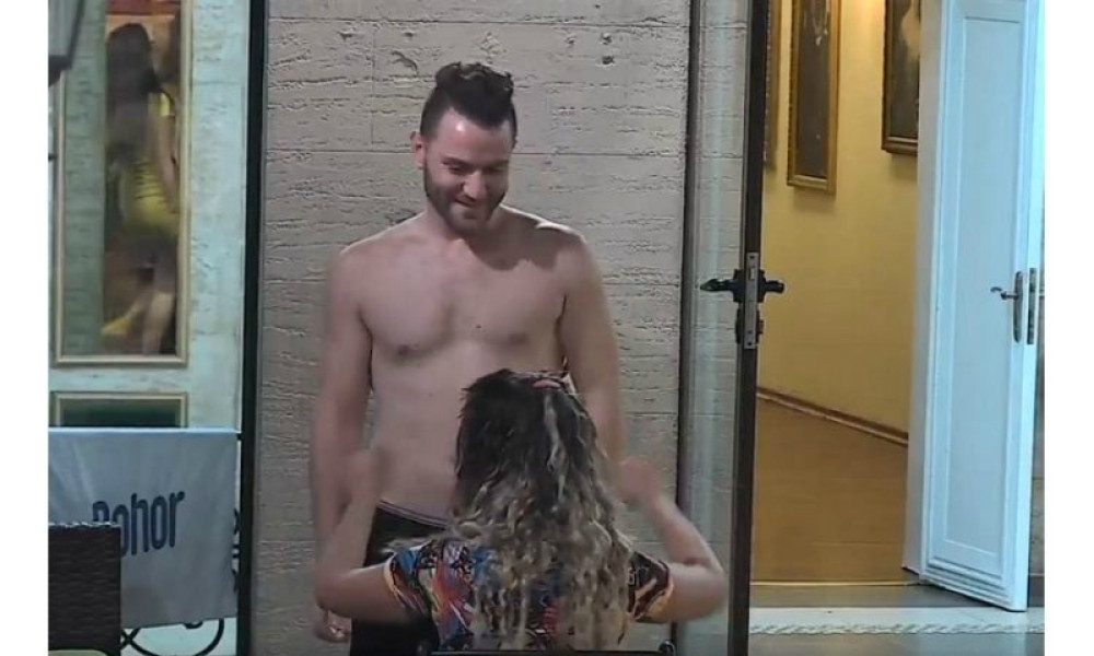 "Hvata ga za du*e!" Pred kamerama  "trojka" Alberta Galorinija sa takmičarkama "Parova"!